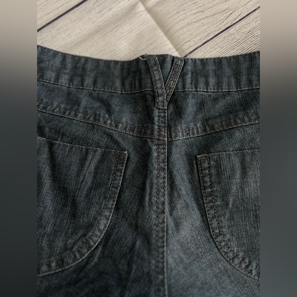 Forever 21 Cute💙Blue Denim shorts! Gently worn no stains, holes or rips. - Picture 3 of 10